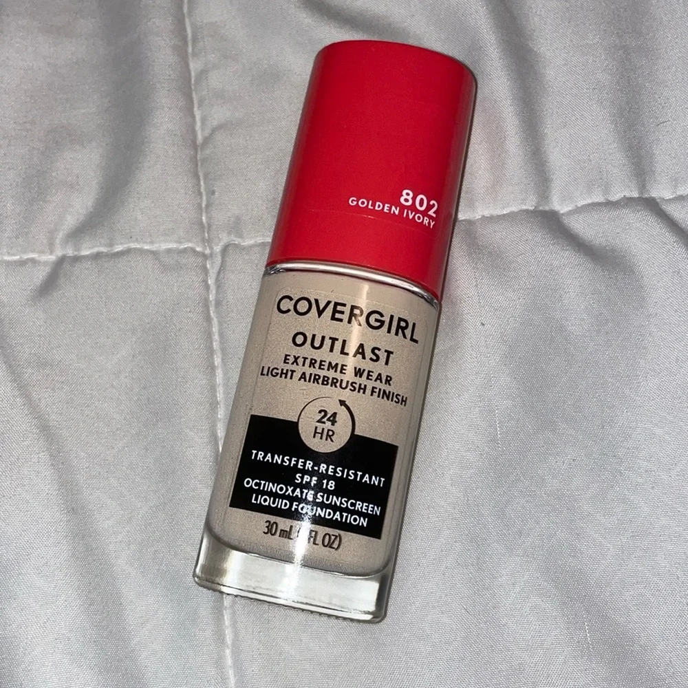 COVERGIRL Outlast Foundation bundle